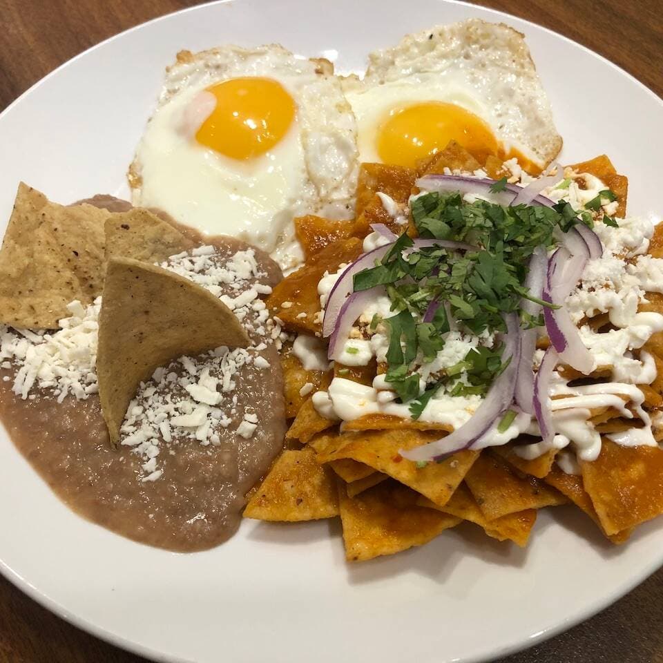 Chilaquiles Naturales con 2 Huevos