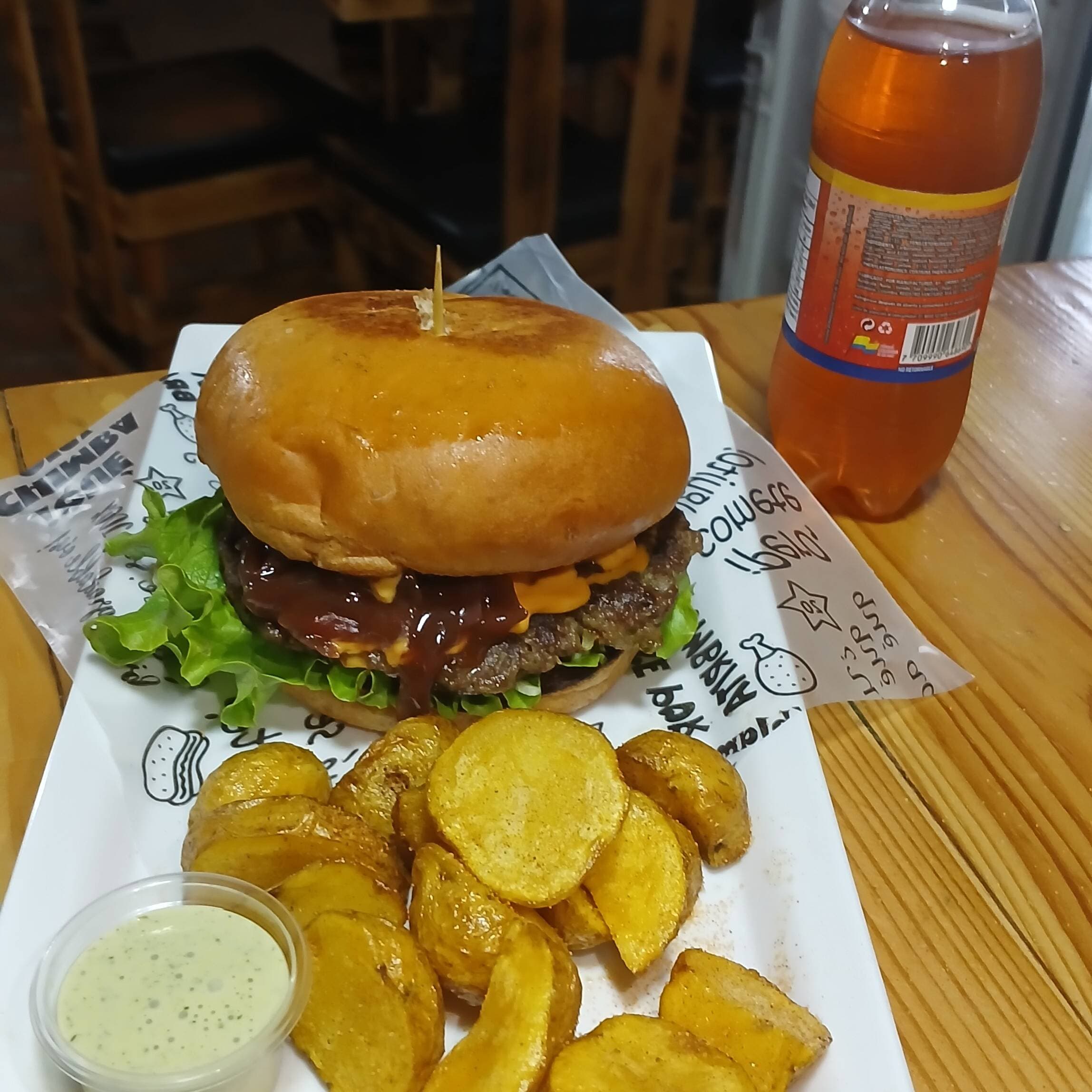 Hamburguesa Callejera + Papas + Bebida 250ml