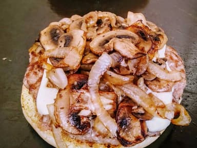 Combo Mushroom Manchego Cheeseburger