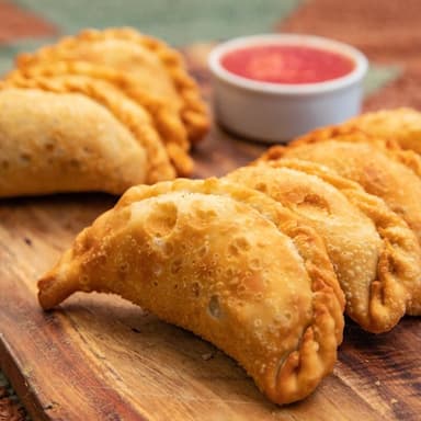 4 EMPANADAS + CHIMICHURRI