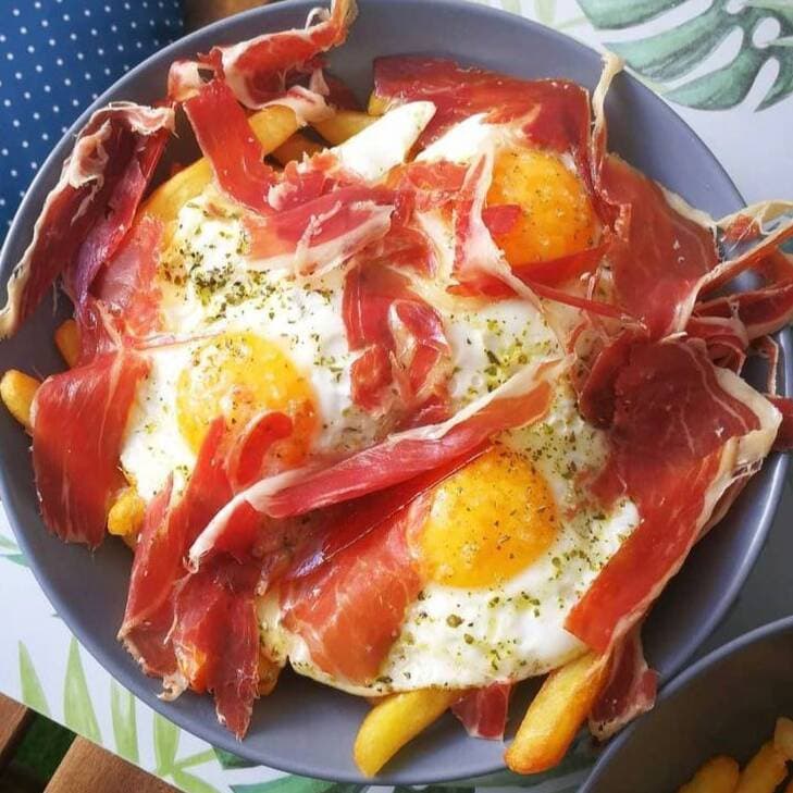 Huevos con Jamón Serrano