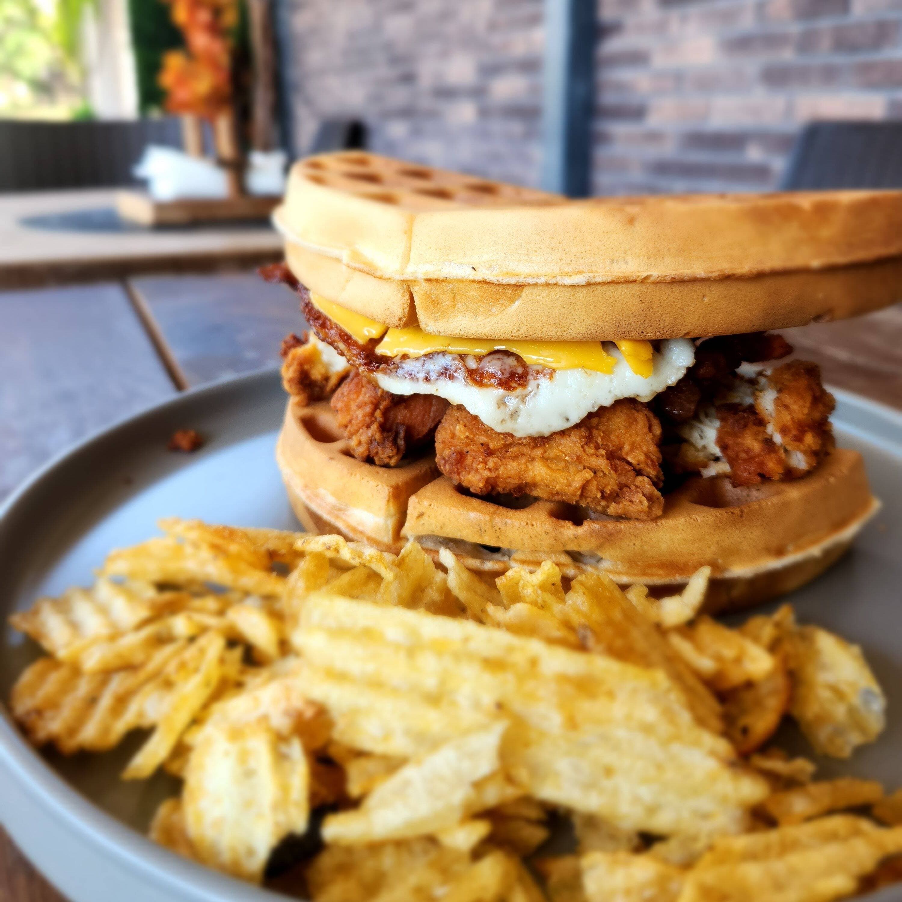 Waffle Pollo & Tocino