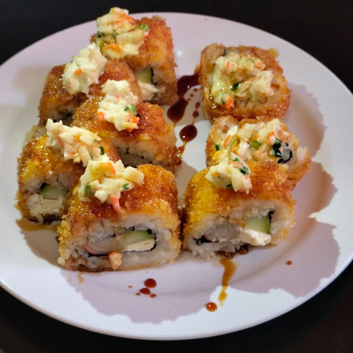 Rollos de sushi de cangrejo
