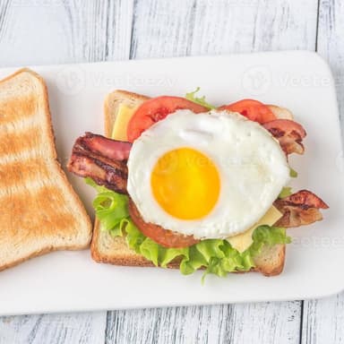 Sandwich de Huevo con Tocino