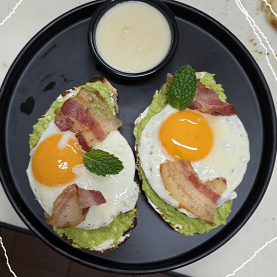Toast de Huevo y Tocino