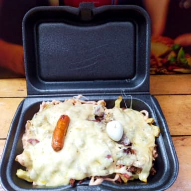 Salchipapas Quesudas + Gratis Gaseosa 250 Ml