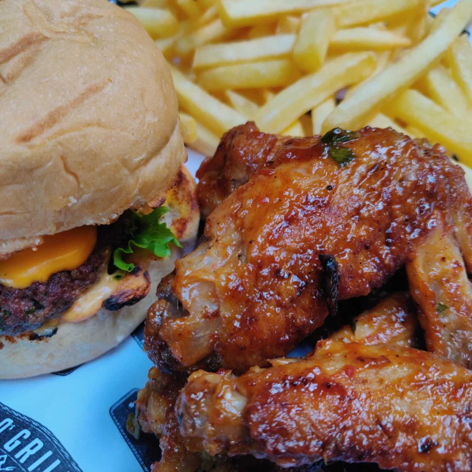Bigger Box, Burger 🍔 & Wings 🐥🍗