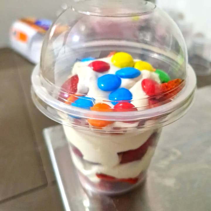 2 Fresas Con Crema M&M 16 Onz