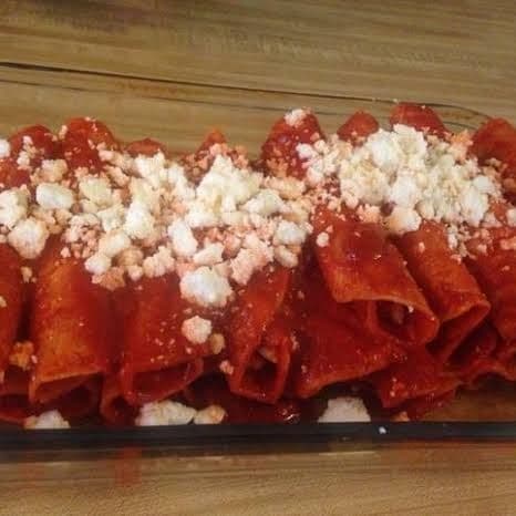 Enchiladas rojas de pollo