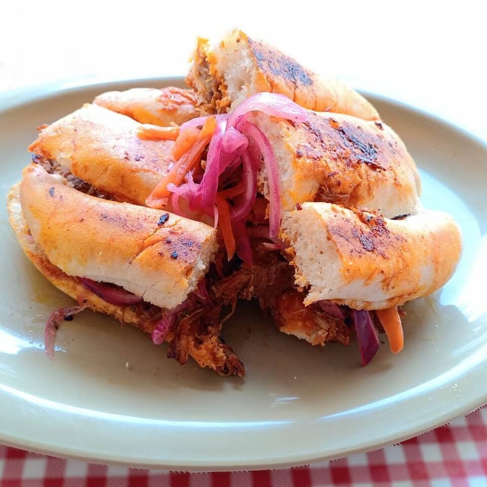 2 Tortas de Cochinita + 5 Tacos + 2 Refrescos600ML