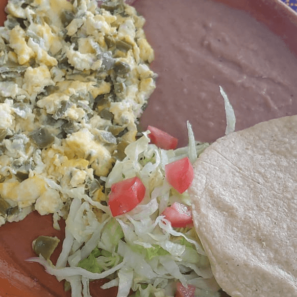 Huevo con Nopales
