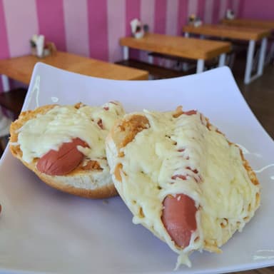 Molletes con Salchicha