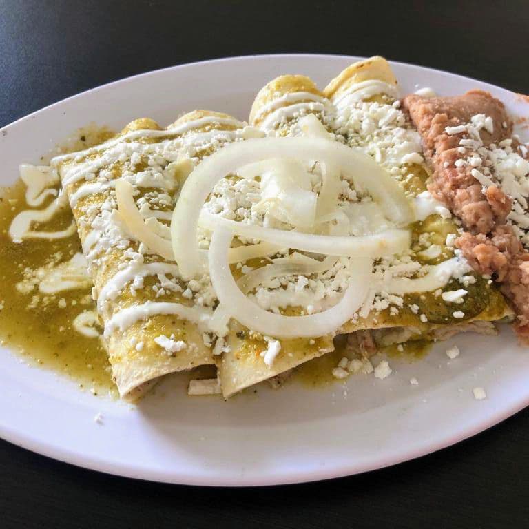 Enchiladas verdes con pollo (4 pzas)
