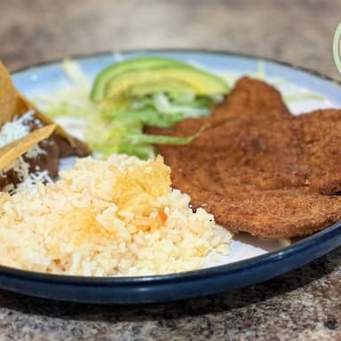 MILANESA DE POLLO EMPANIZADA