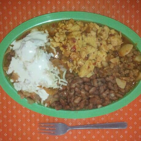 CHilaquiles con queso y crema