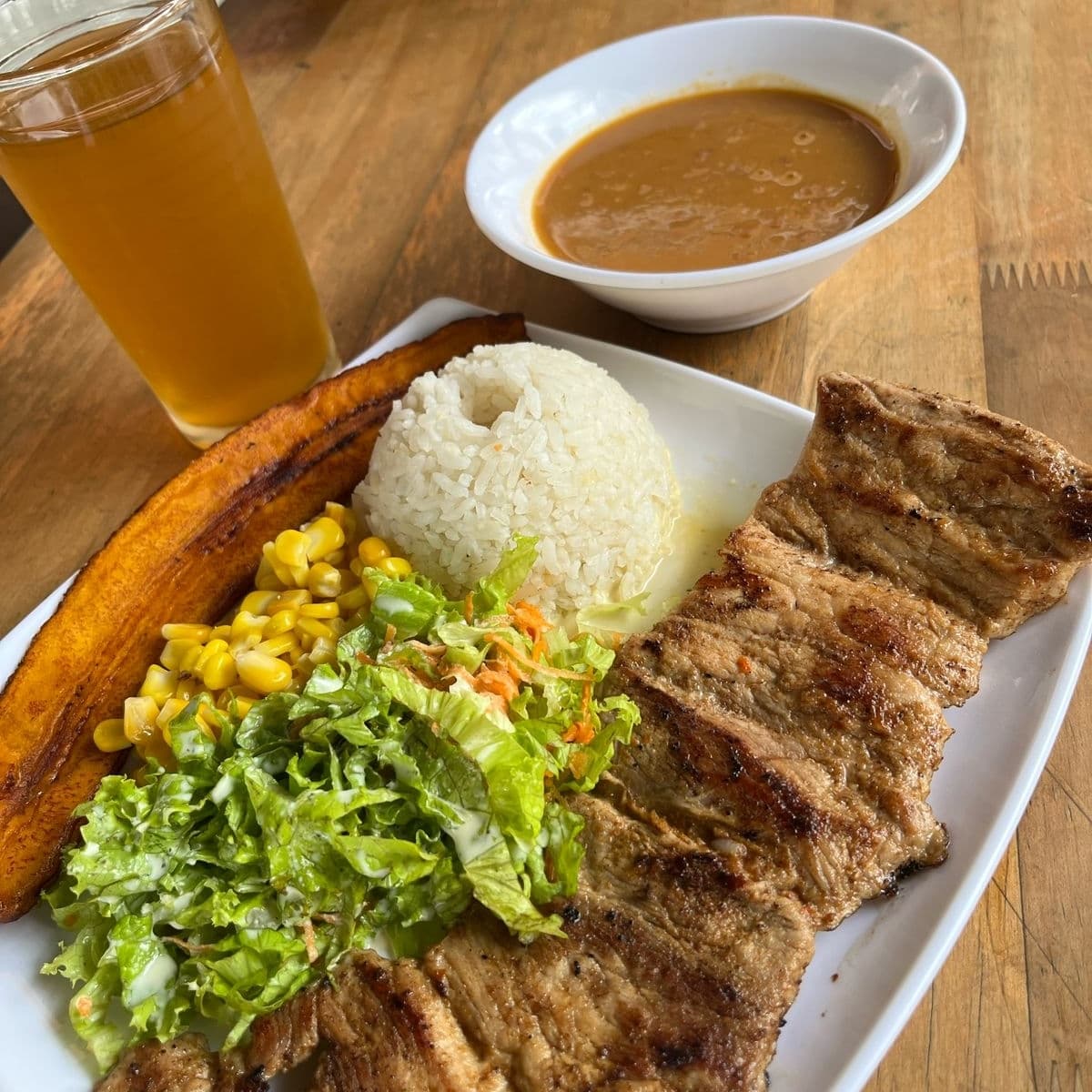 Almuerzo de Cerdo a la Plancha