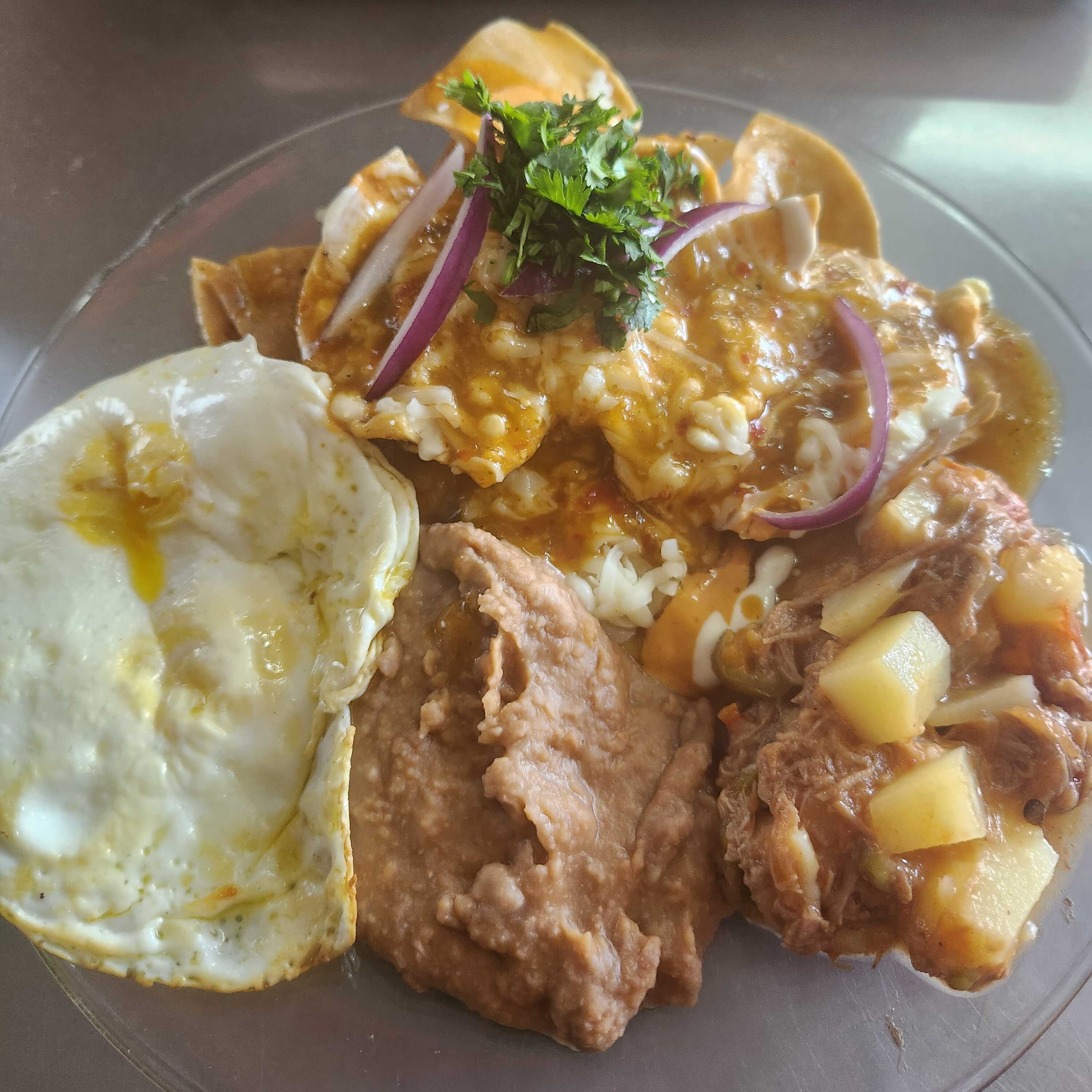 Chilaquiles Especiales con Machaca con Papa