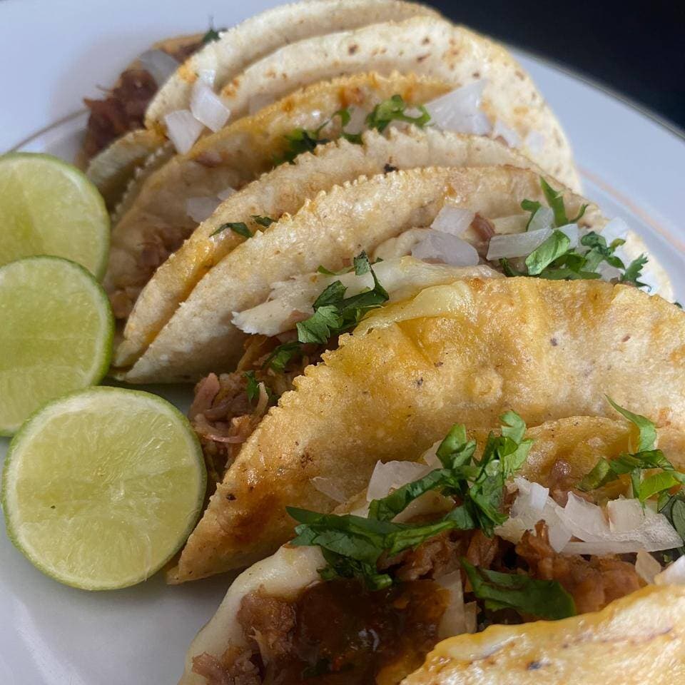 🔥Combo 2 Tacos + 2 Quesabirrias + 1 Consomé🔥