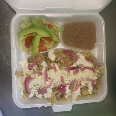 Chilaquiles con Pechuga de Pollo.