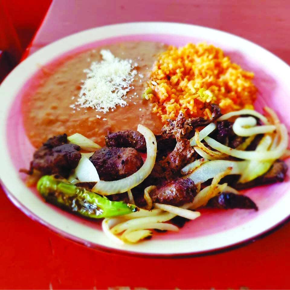 Combo-Hígado Encebollado + Agua Grande