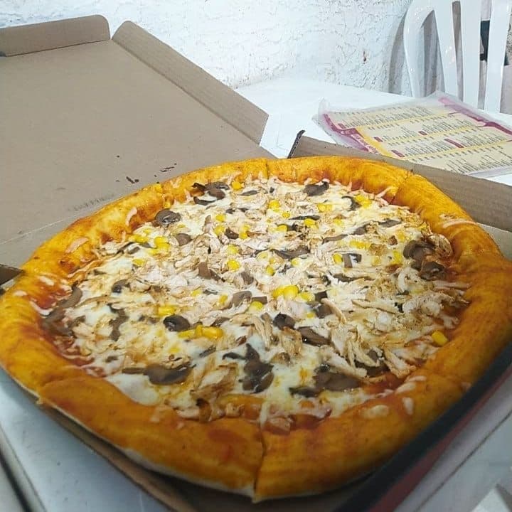 Pizza Medium Pollo con Champiñon