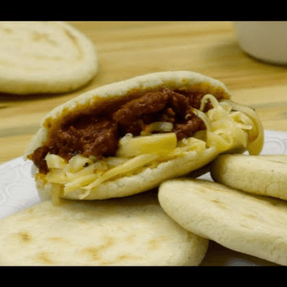 Arepa con Queso Cuajada + Chorizo Picado
