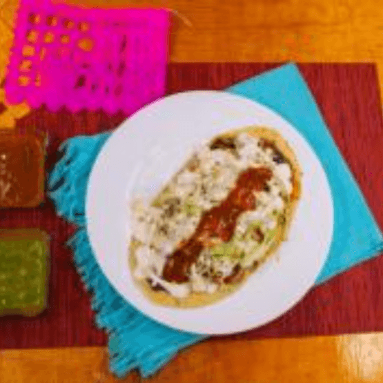 Huarache de Chorizo