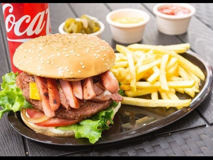 Hamburguesa especial con papas