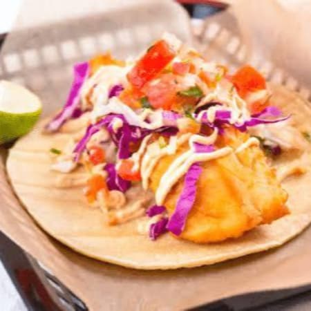 3 Tacos de Pescado + Bebida