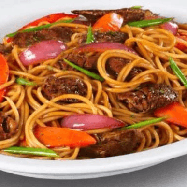 Tallarín Saltado