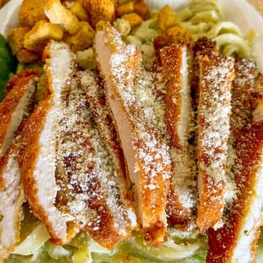 Fetuccini de Pollo con Salsa Poblana