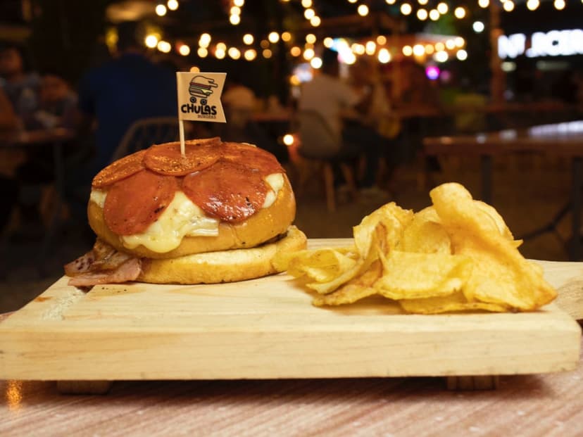 Chulas Burgers