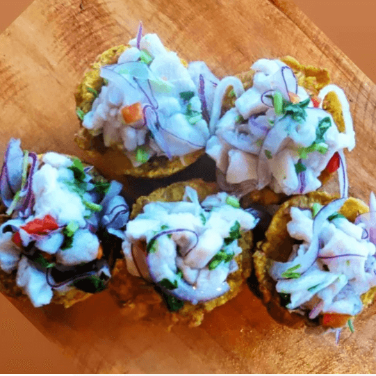 Canastas de Patacón Rellenas con Ceviche