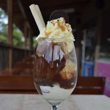 Montaña de chocolate (5 bolas de helado)