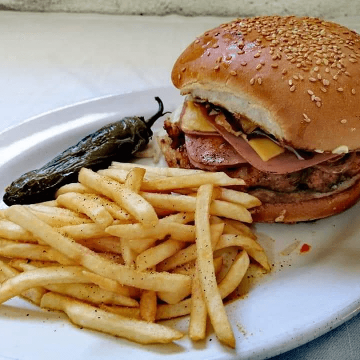 Combo hamburguesa + papas + agua