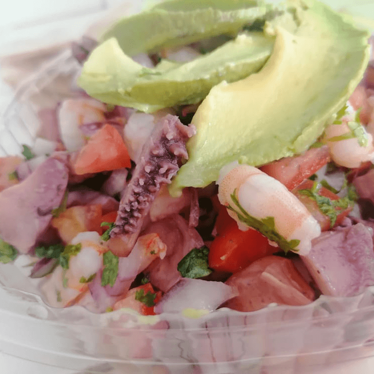 ENSALADA MEXICANA CON CAMARÓN Y PULPO