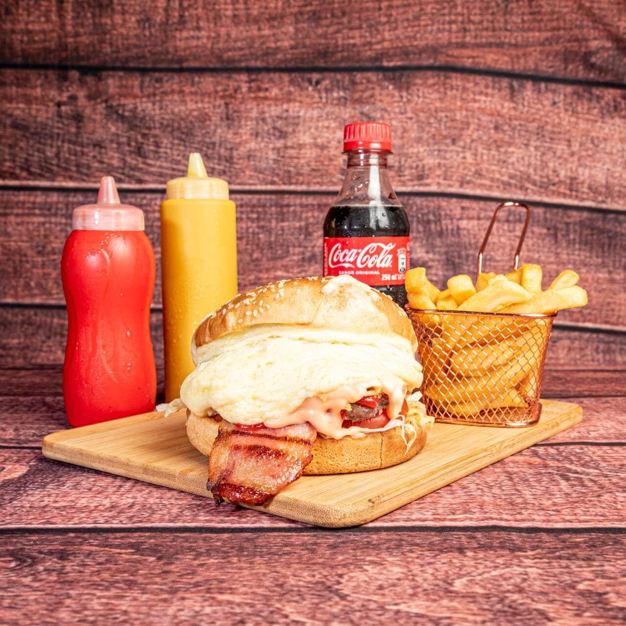 Hamburguesa de Res + Papas + Gaseosa