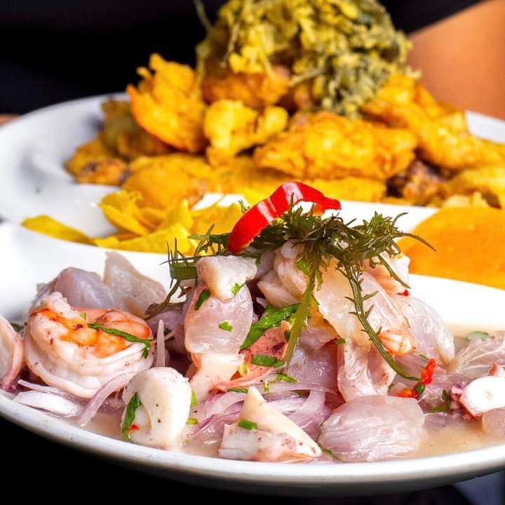 Dúo: Ceviche Mixto + Chicharrón de Pescado