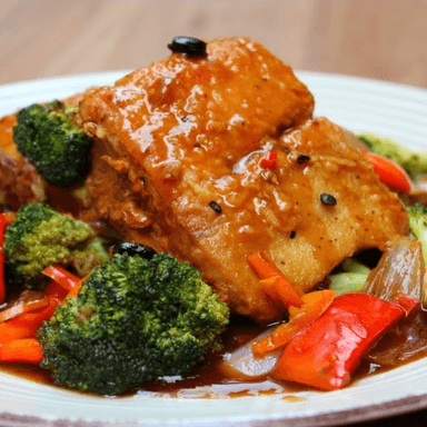 Pollo con Verduras en Salsa