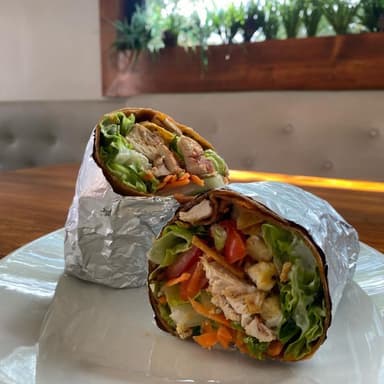 Combo Wrap Pollo,papas sazonadas y Té