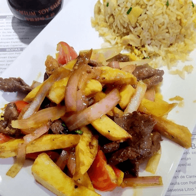 Lomo Saltado Menú + Wantan + Gaseosa 300ml