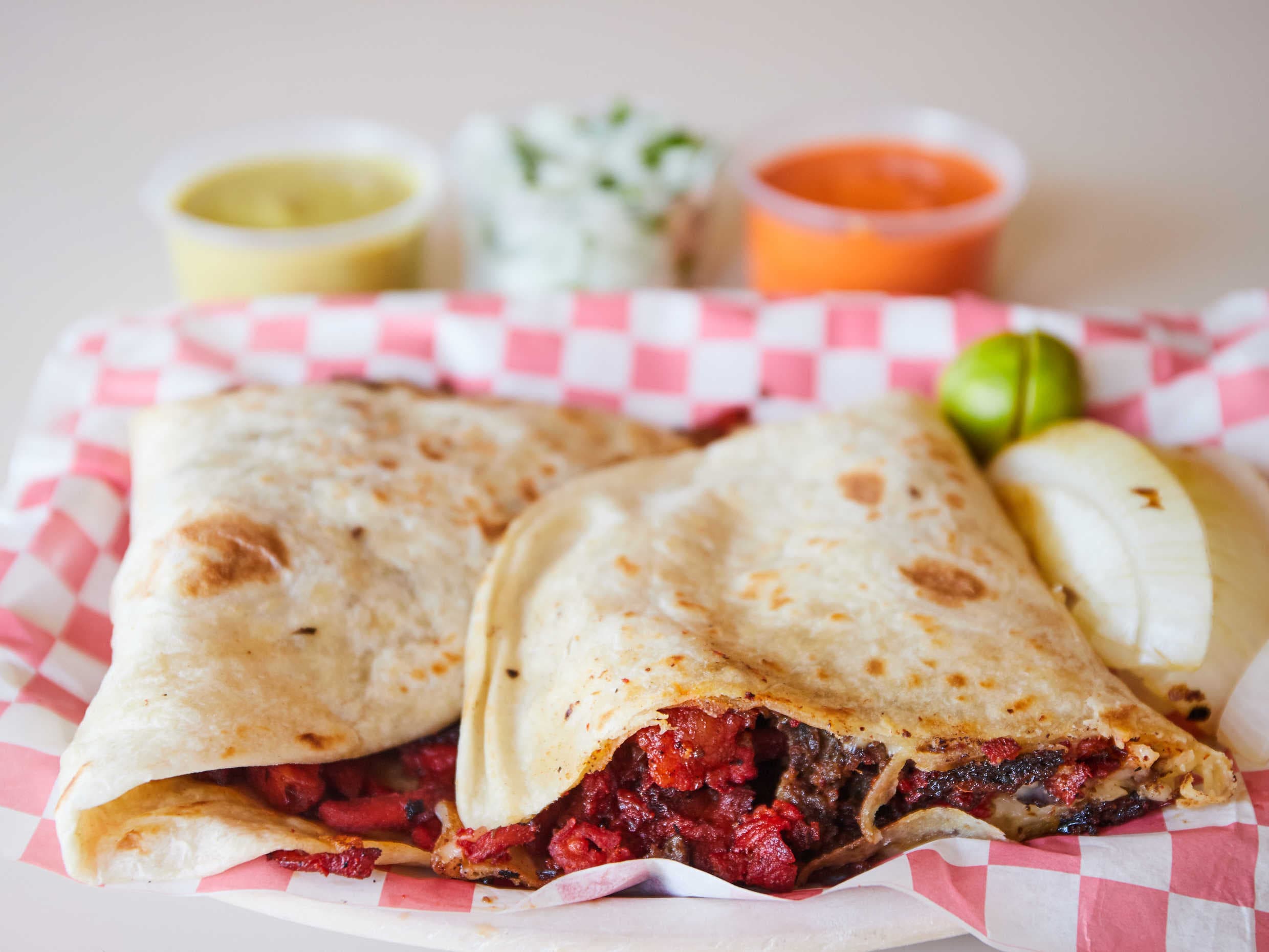 Tacos de Harina de Trompo con Queso