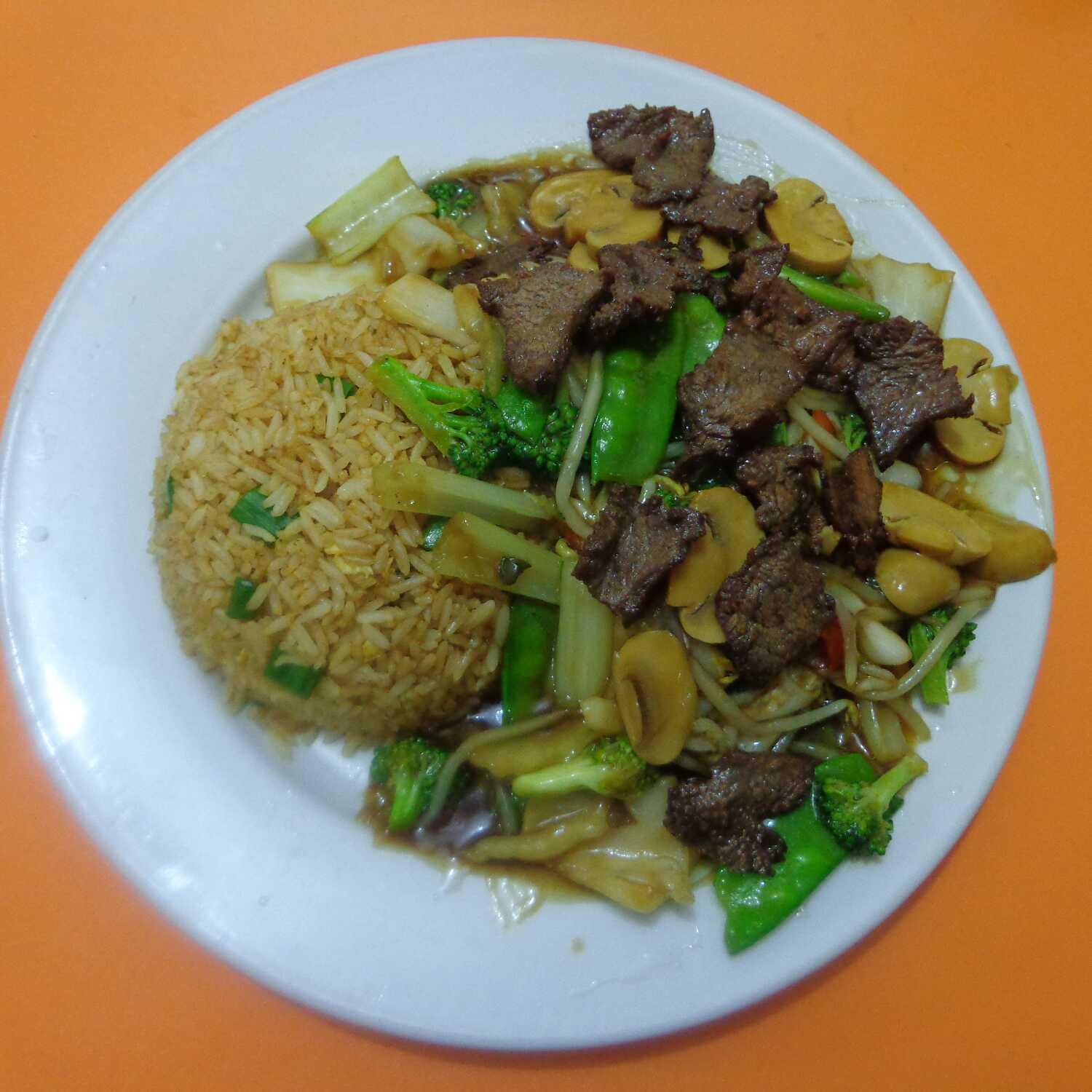 Carne con Champiñones