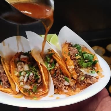 3 Tacos +Consomé + Coca Cola 600ML.
