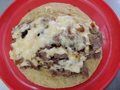 Taco de Bistec con Queso
