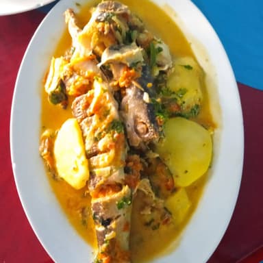 Bandeja de Pargo Sudado en Coco