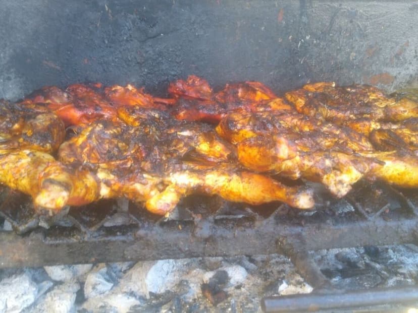 Pollos y Carnes Asadas Rouse