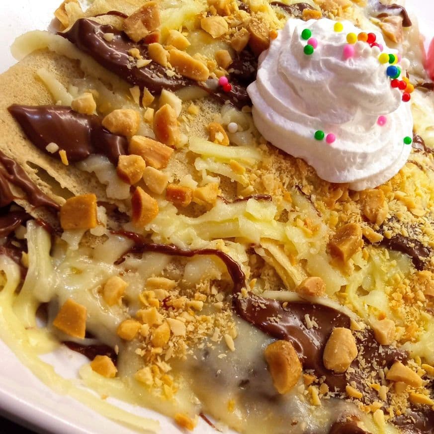 Crepe Ferrero (Nutella, Queso y Maní)