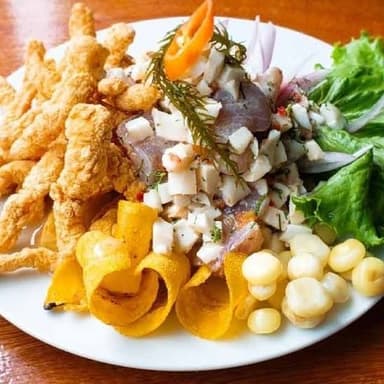 Ceviche de Pota más Chicharron