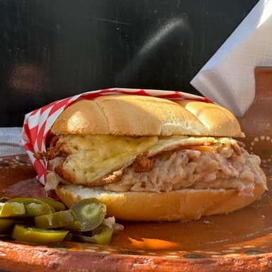 Torta de Frijolitos Con Tocino